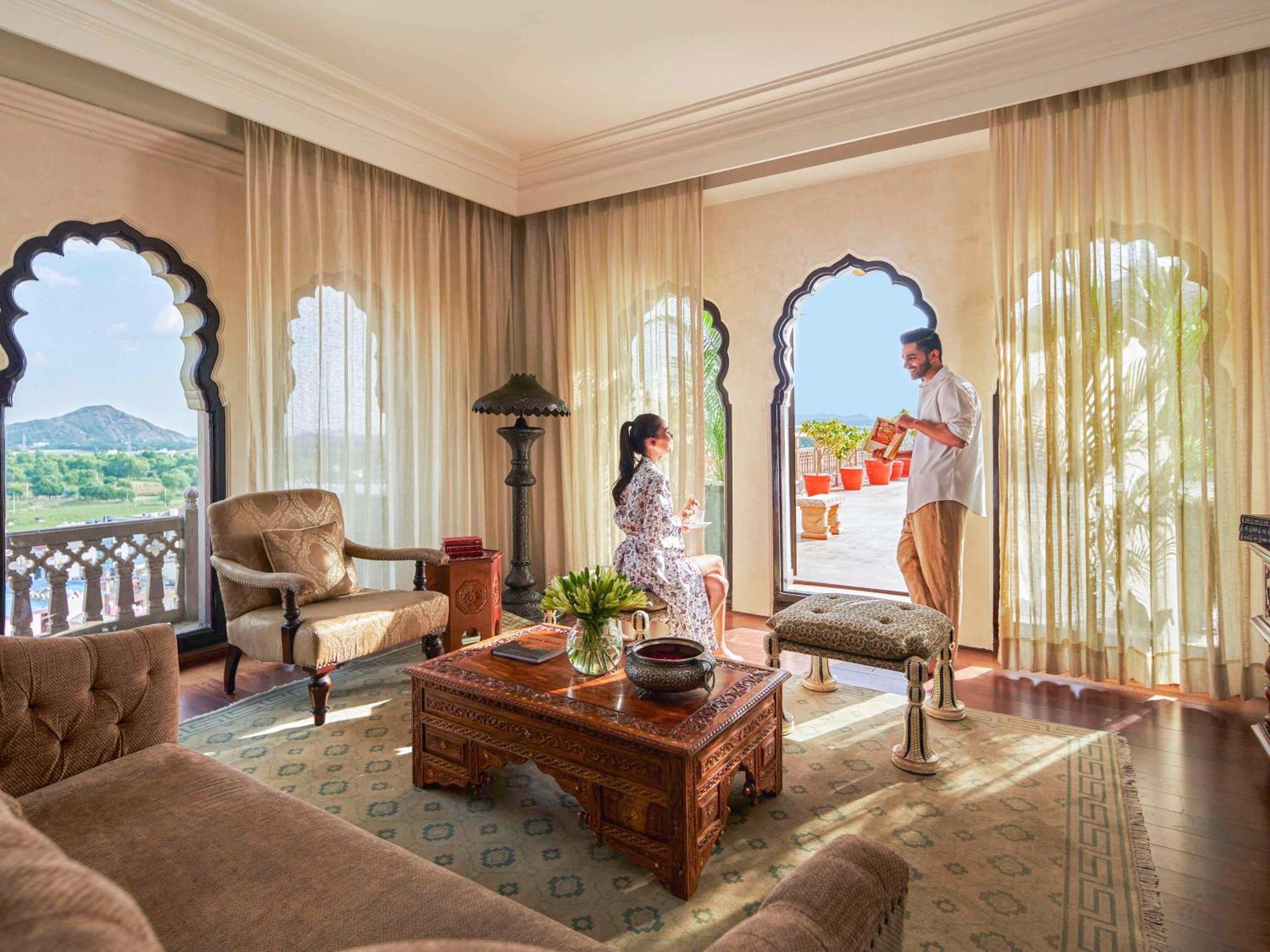 Fairmont Jaipur Hotel Exterior photo A suite at the Oberoi Udaivilas Palace